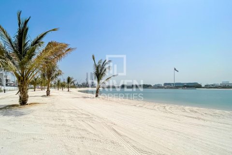 Land de 1069.87m² à Jumeirah, UAE No. 190741