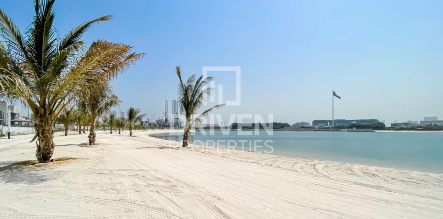 Land de 1069.87m² à Jumeirah, UAE No. 190741