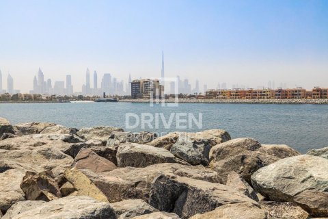 Land de 1069.87m² à Jumeirah, UAE No. 190741 19