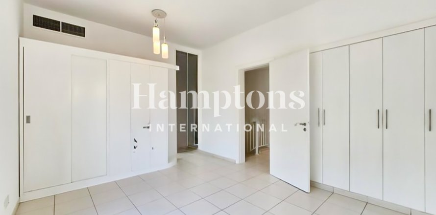 3 غرف نوم فيلا  رقم 131797