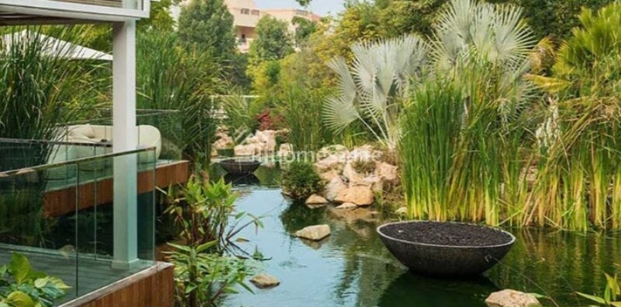 4 bedrooms Villa in Dubai, UAE No. 164226