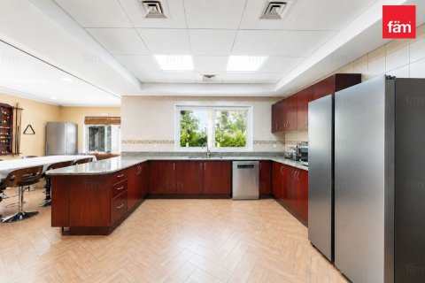 5 bedrooms Villa in Dubai, UAE No. 199368 9