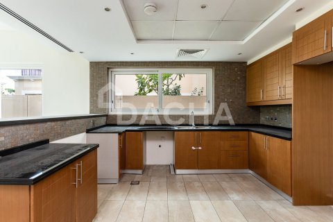 Вилла с 4 спальнями в Jumeirah Park, ОАЭ №155497 6