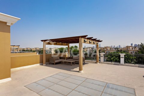Вилла с 4 спальнями в Jumeirah Park, ОАЭ №155497 9