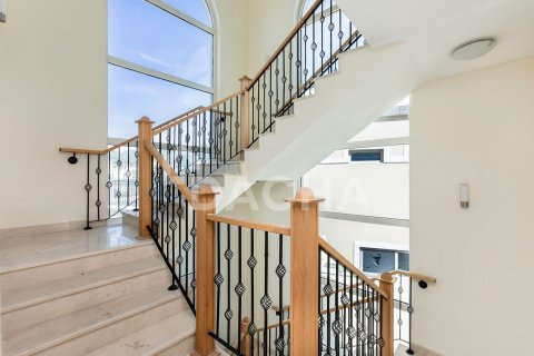 Вилла с 4 спальнями в Jumeirah Park, ОАЭ №155497 3