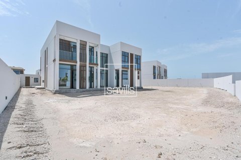 5 bedrooms Villa in Abu Dhabi, UAE No. 194863 3