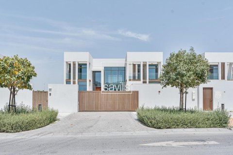 5 bedrooms Villa in Abu Dhabi, UAE No. 194863