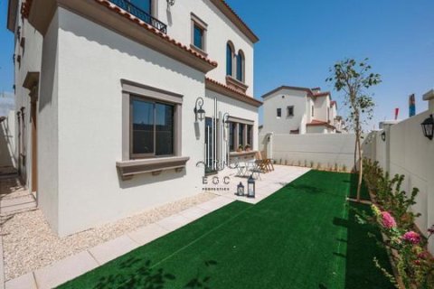 215.8m² Villa in Khalifa City, UAE No. 43977 1
