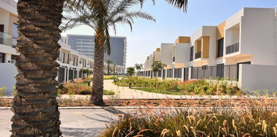 3 bedrooms Townhouse in Ras Al Khaimah, UAE No. 184275