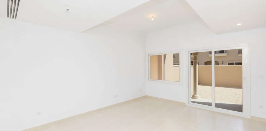 Townhouse de 2 dormitorios en Bella Casa, UAE No. 142920