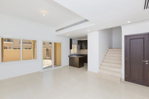 Townhouse de 2 dormitorios en Bella Casa, UAE No. 142920 3