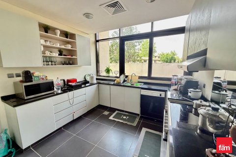 5 bedrooms Villa in Dubai, UAE No. 161336 9