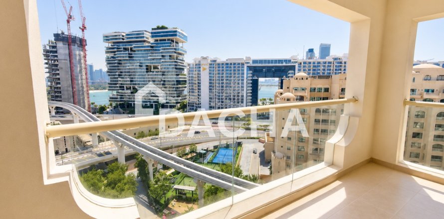 Квартира с 2 спальнями в Shoreline Apartments, ОАЭ №164697