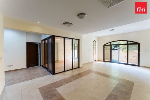 4 bedrooms Townhouse in Dubai, UAE No. 143455 3