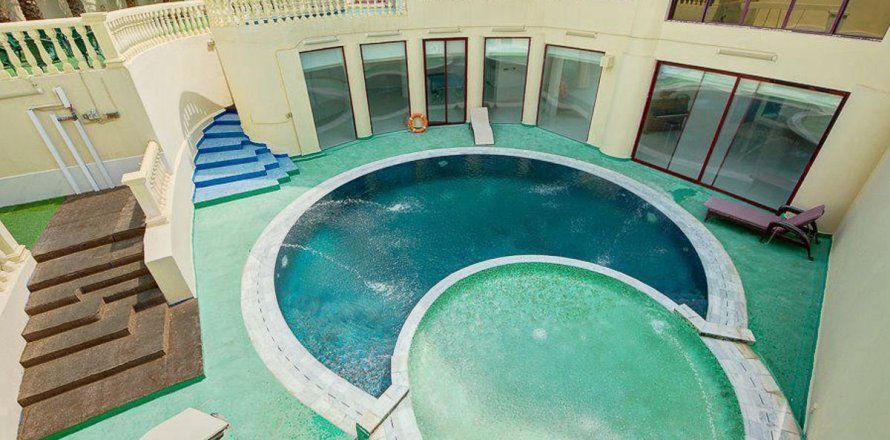 8 bedrooms Villa in Dubai, UAE No. 143454