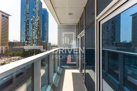 Квартира с 2 спальнями в Marina Arcade Tower, ОАЭ №193582 3