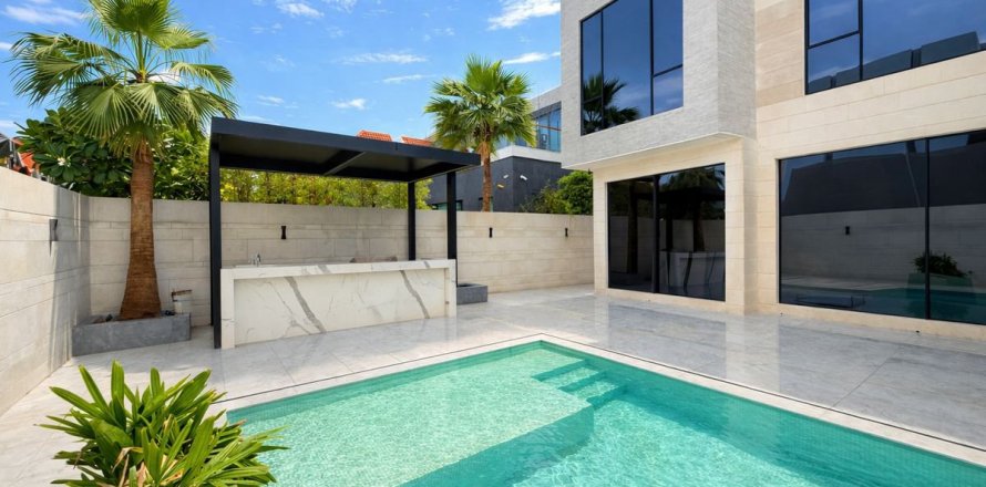 Villa de 5 dormitorios en Jumeirah Park, UAE No. 149222