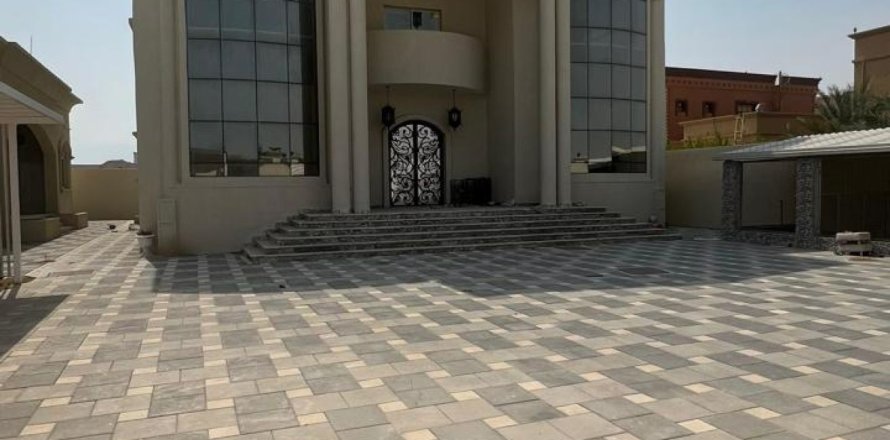 6 bedrooms Villa in Seih Al Uraibi, UAE No. 184120