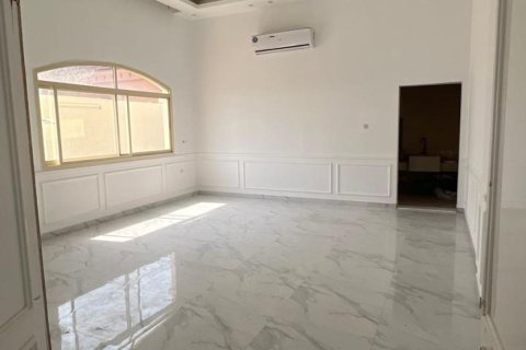 6 bedrooms Villa in Seih Al Uraibi, UAE No. 184120 8