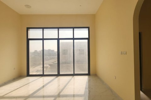 6 bedrooms Villa in Al Qusaidat, UAE No. 184119 3