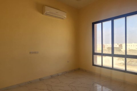 6 bedrooms Villa in Al Qusaidat, UAE No. 184119 4