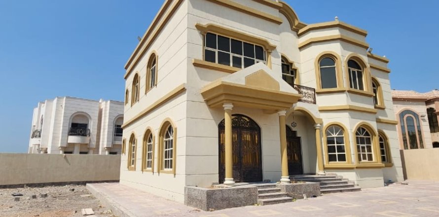 6 bedrooms Villa in Ras Al Khaimah, UAE No. 184122