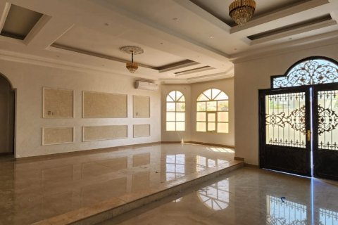 6 bedrooms Villa in Ras Al Khaimah, UAE No. 184122 4