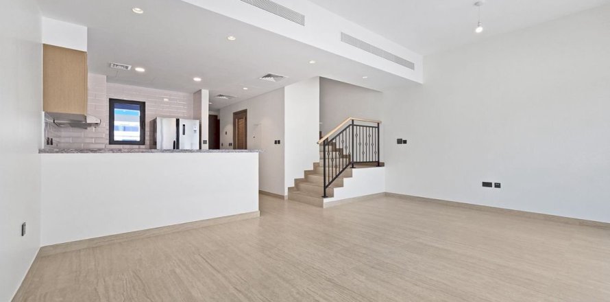 5 bedrooms Townhouse in Dubai, UAE No. 165482