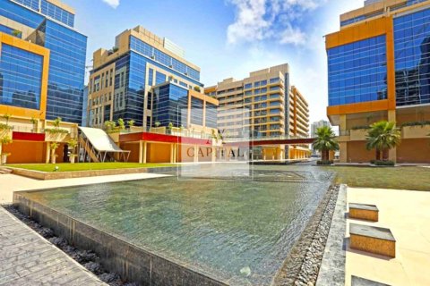148مربع، مكتب في Bay Square, الإمارات العربية المتحدة رقم 17088 5