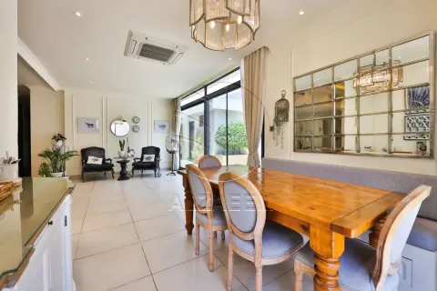 5 bedrooms Villa No. 127955 10