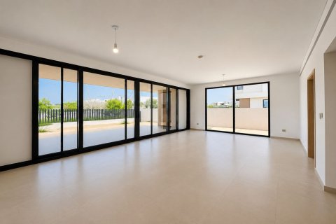 Villa de 4 dormitorios en Jebel Ali, UAE No. 208879 3