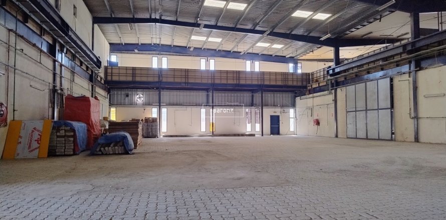Warehouse de 5759.9m² en Al Quoz, UAE No. 102364