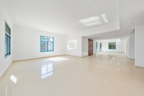 Villa de 5 dormitorios  No. 129570 2