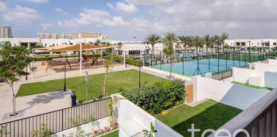 Villa de 3 dormitorios en Hayat Townhouses, UAE No. 174143