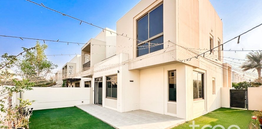 Townhouse de 4 dormitorios en Hayat Townhouses, UAE No. 174140