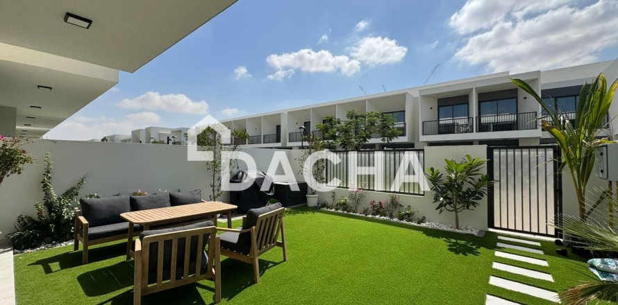 Townhouse de 3 chambres à Town Square, UAE No. 155617