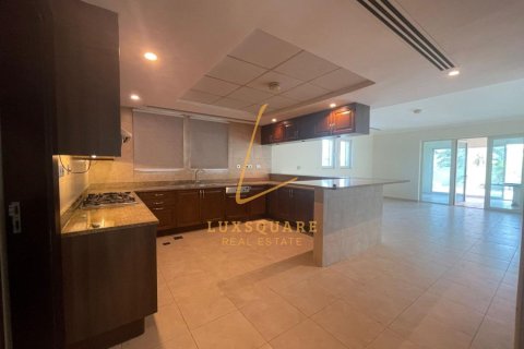 Вилла с 3 спальнями в Jumeirah Park, ОАЭ №148977 3