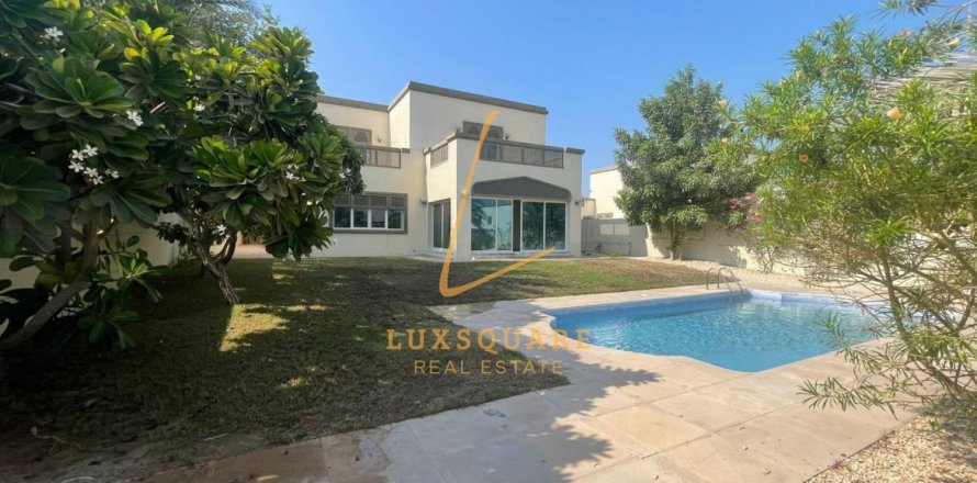 Вилла с 3 спальнями в Jumeirah Park, ОАЭ №148977