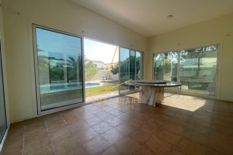 Вилла с 3 спальнями в Jumeirah Park, ОАЭ №148977 6