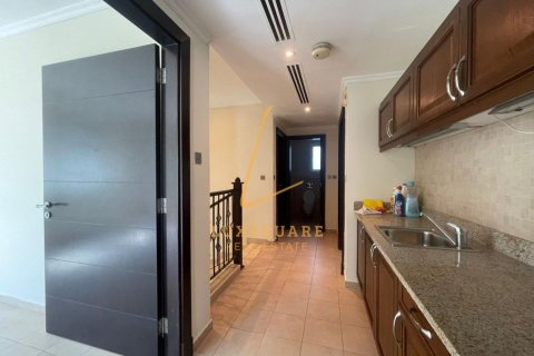 Вилла с 3 спальнями в Jumeirah Park, ОАЭ №148977 12