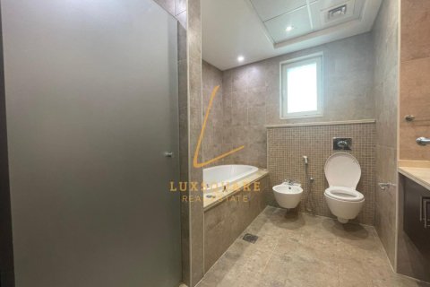 Вилла с 3 спальнями в Jumeirah Park, ОАЭ №148977 19