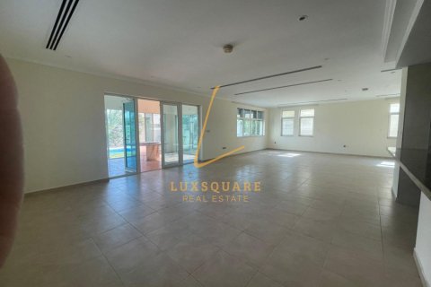 Вилла с 3 спальнями в Jumeirah Park, ОАЭ №148977 4