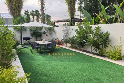 4 bedrooms Townhouse in DAMAC Hills (Akoya by DAMAC), UAE No. 148976 10