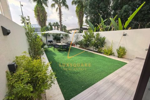 4 bedrooms Townhouse in DAMAC Hills (Akoya by DAMAC), UAE No. 148976 11