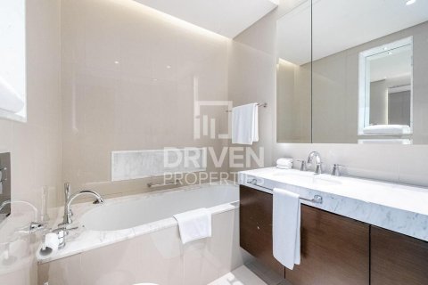 Квартира с 2 спальнями в The Address Residence Fountain Views, ОАЭ №192009 7