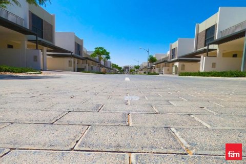 3 bedrooms Villa in Dubai, UAE No. 161862 3
