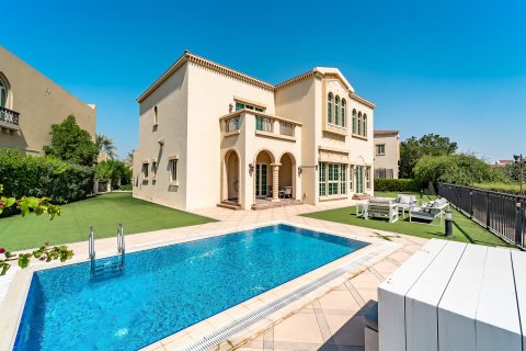 Villa de 4 dormitorios en Jumeirah Islands, UAE No. 199815