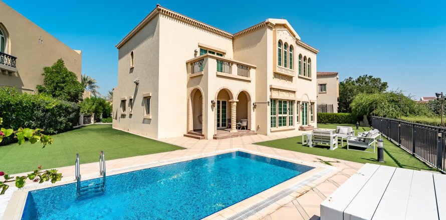 Villa de 4 dormitorios en Jumeirah Islands, UAE No. 199815
