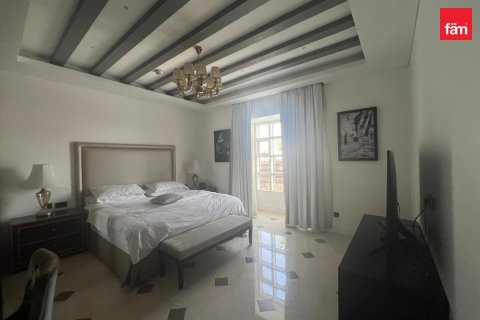4 bedrooms Villa in Dubai, UAE No. 145231 3
