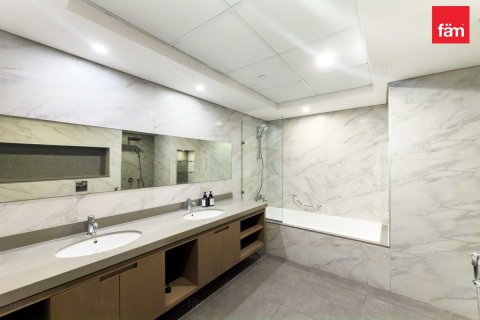 Квартира с 3 спальнями в Даунтаун Дубай (Даунтаун Бурдж Дубай), ОАЭ №146361 16